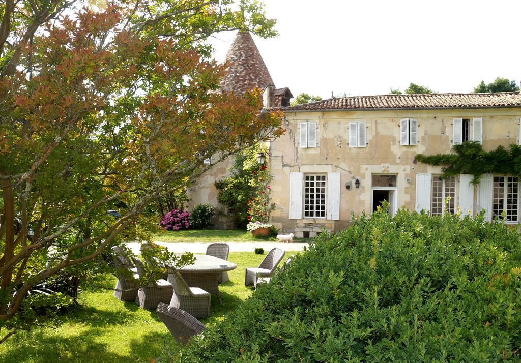 Chateau De Puyrigaud Bed & Breakfast Léoville Eksteriør bilde