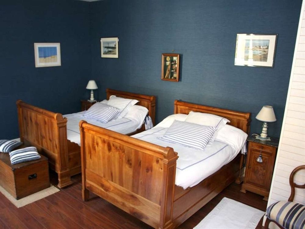 Chateau De Puyrigaud Bed & Breakfast Léoville Eksteriør bilde