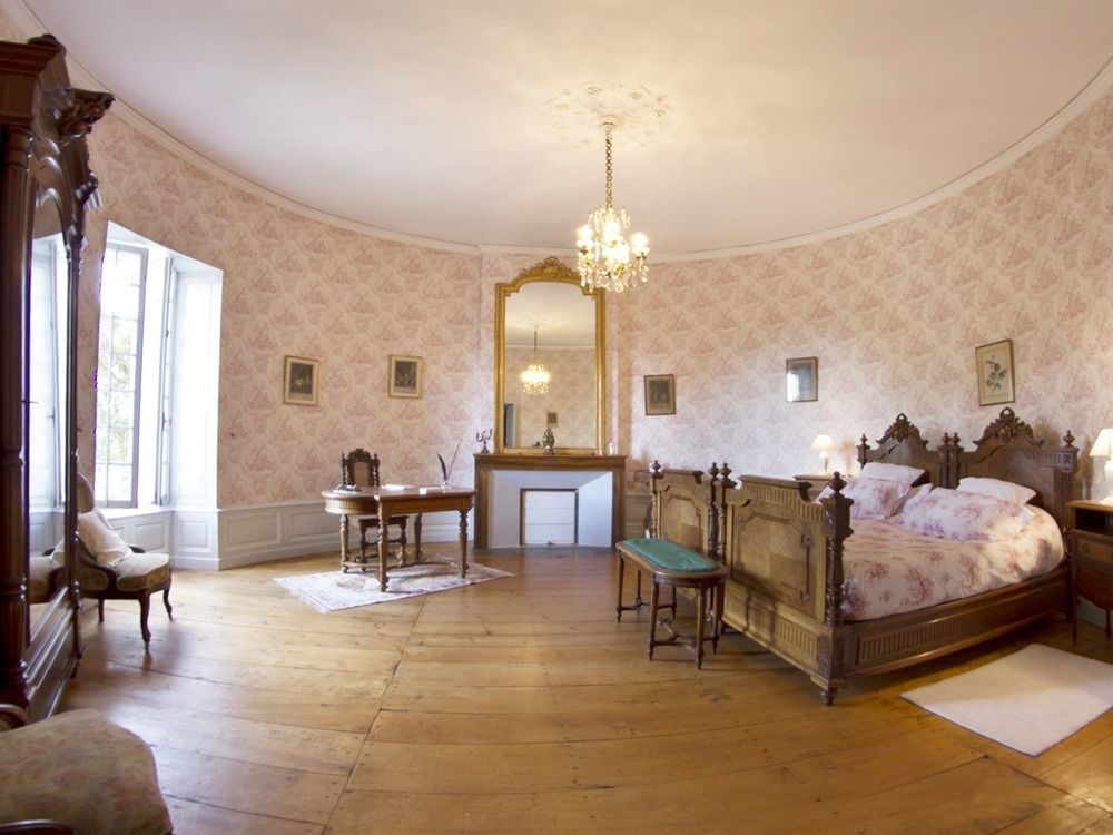 Chateau De Puyrigaud Bed & Breakfast Léoville Eksteriør bilde