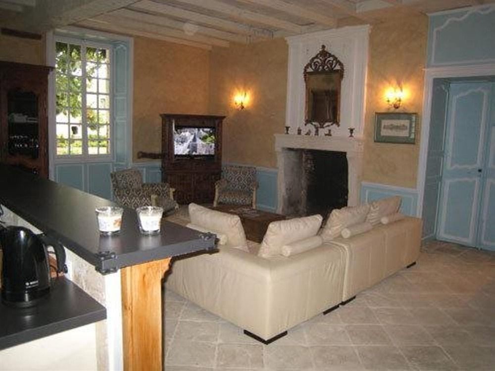 Chateau De Puyrigaud Bed & Breakfast Léoville Eksteriør bilde
